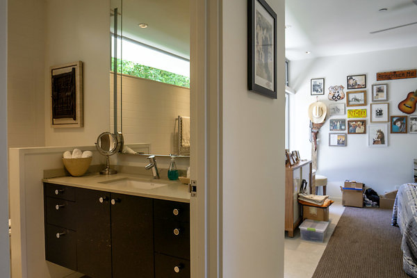 47-P04Modern1718 47-P04Modern1718